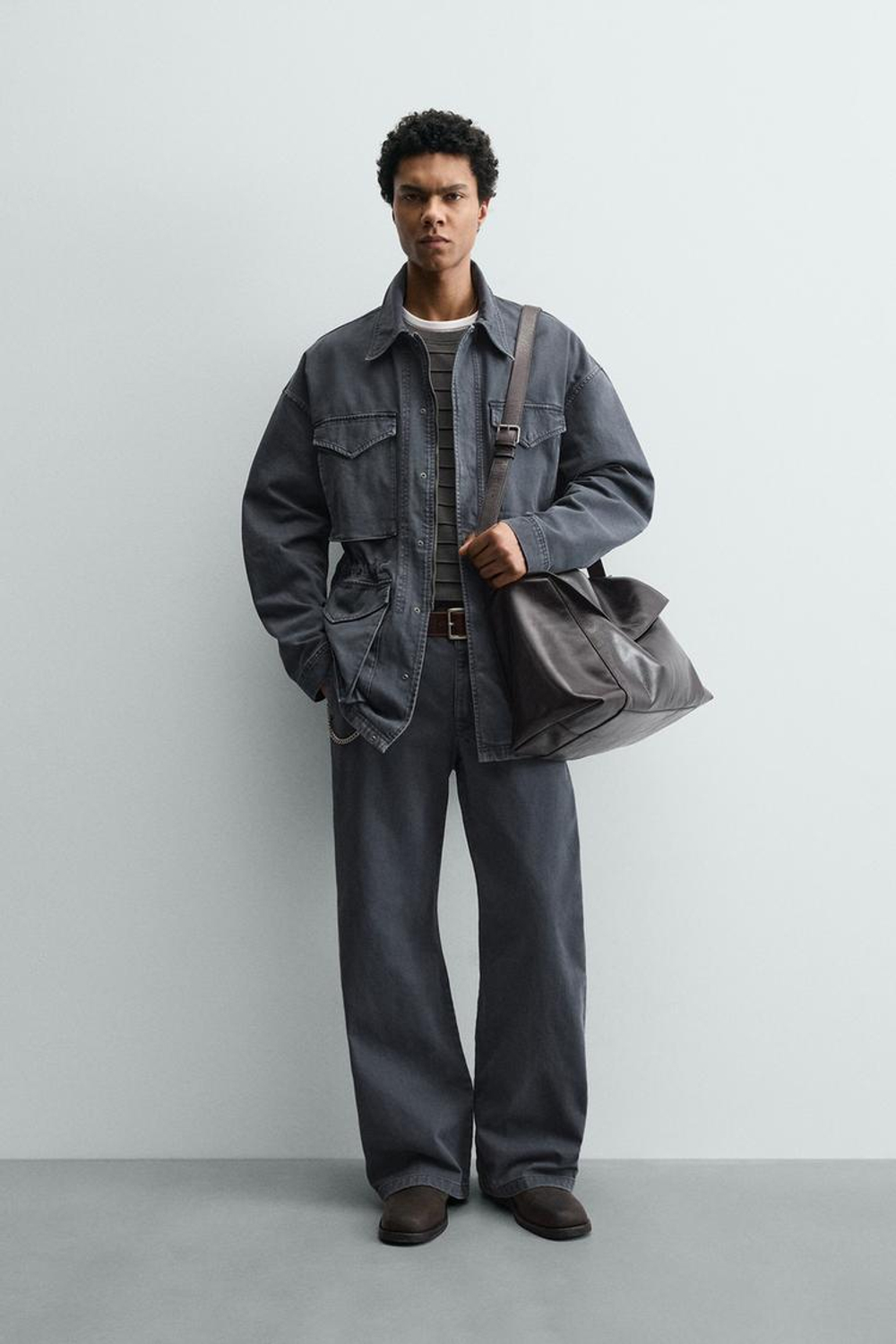 ZARA БРЮКИ ИЗ ВАРЕНОГО ХЛОПКА, СВЕТЛЫЙ ИНДИГО