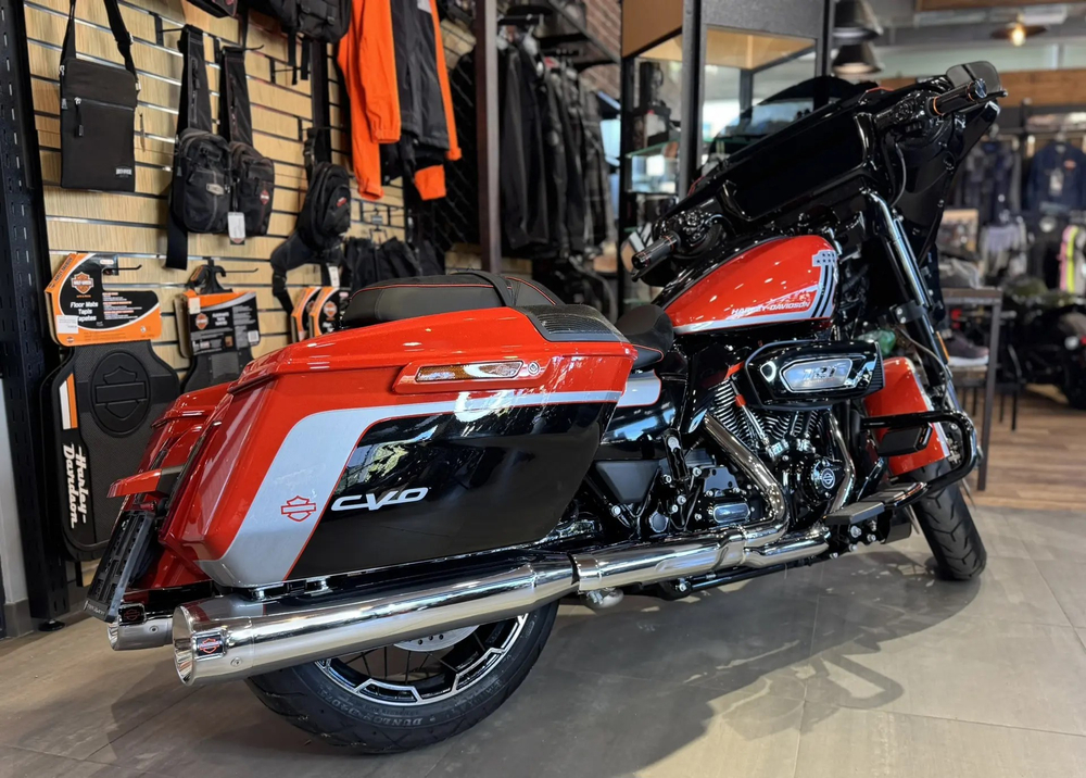 Harley-Davidson CVO Street Glide (Legendary Orange)