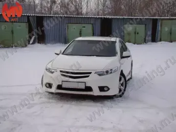 Планка в решетку радиатора "Sport" для Honda Accord 8
