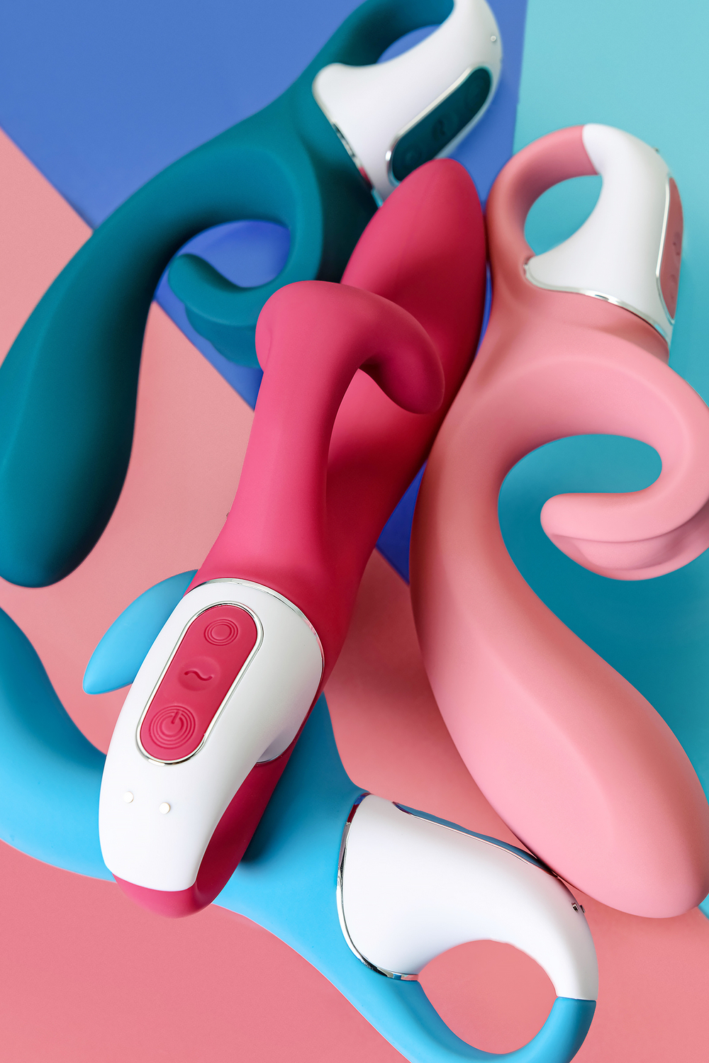 Нереалистичный вибратор Satisfyer Embrace me, красный