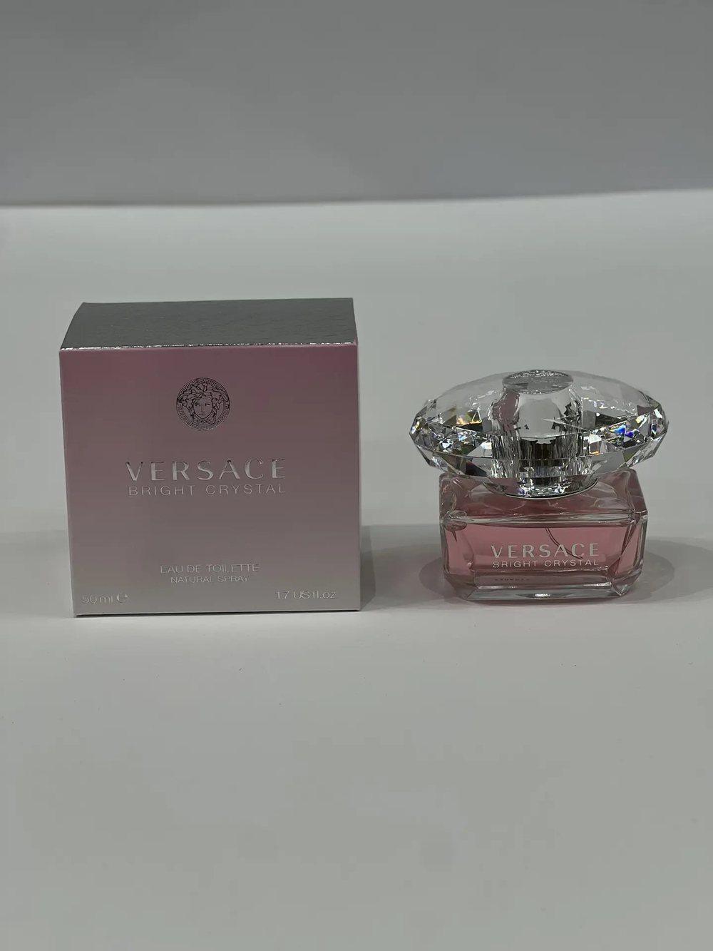 Парфюм Versace Bright Crystal — свежий и женственный аромат с цветочно-фруктовым характером