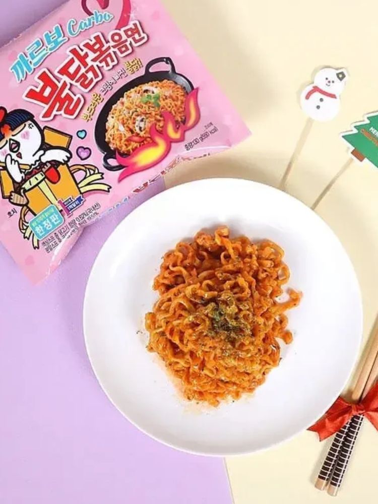Лапша Samyang Острая курица Карбонара 130 г