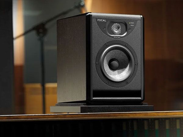 Новый студийный монитор Focal Solo 6 ST6 Новый студийный монитор Focal Solo 6 ST6
