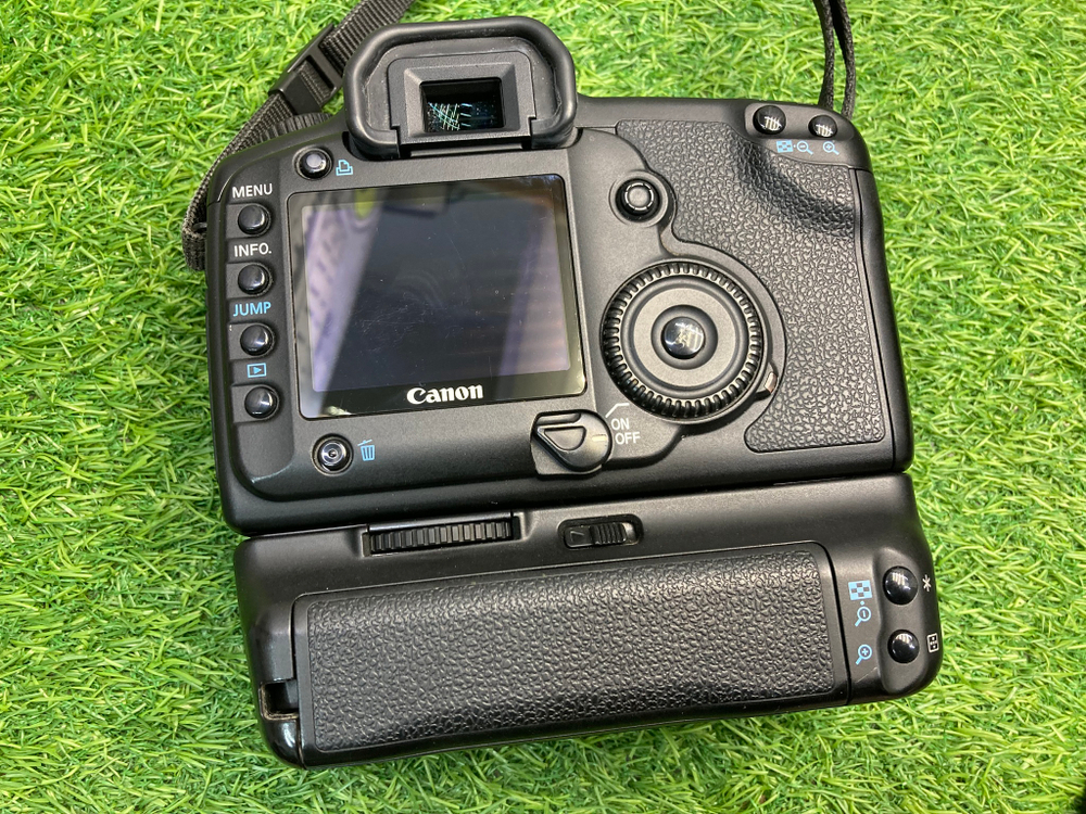 Canon 5D + Canon Battery Grip BG-E4