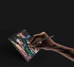 Чехол от Nillkin на Samsung Galaxy Fold 7, серия CamShield Prop Case (версия с прозрачной крышкой объектива и встроенным стилусом)