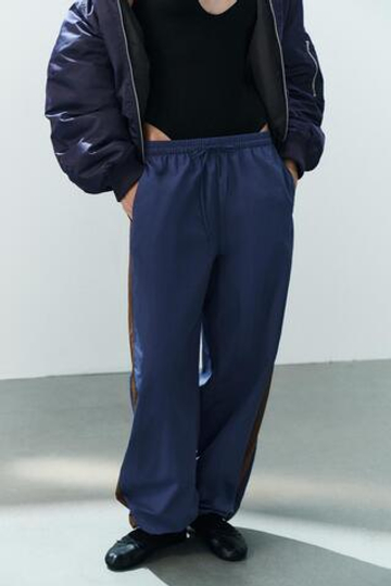 ZARA ТЕХНИЧНЫЕ БРЮКИ С ЛАМПАСАМИ, СИНИЙ