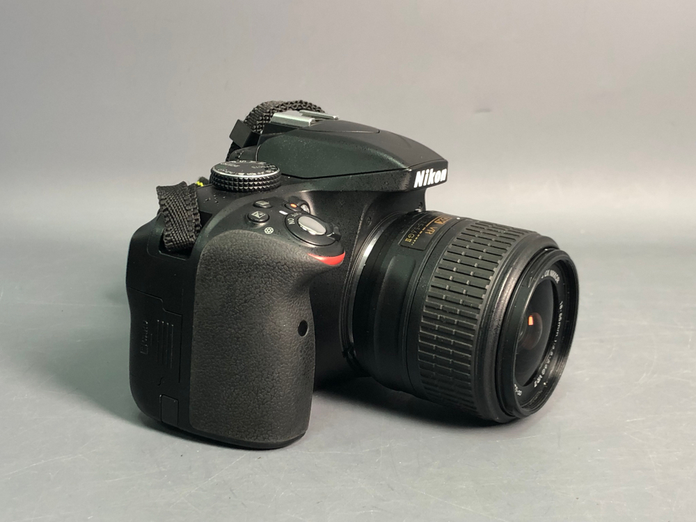Nikon D3300 kit 18-55 7.700 кадров