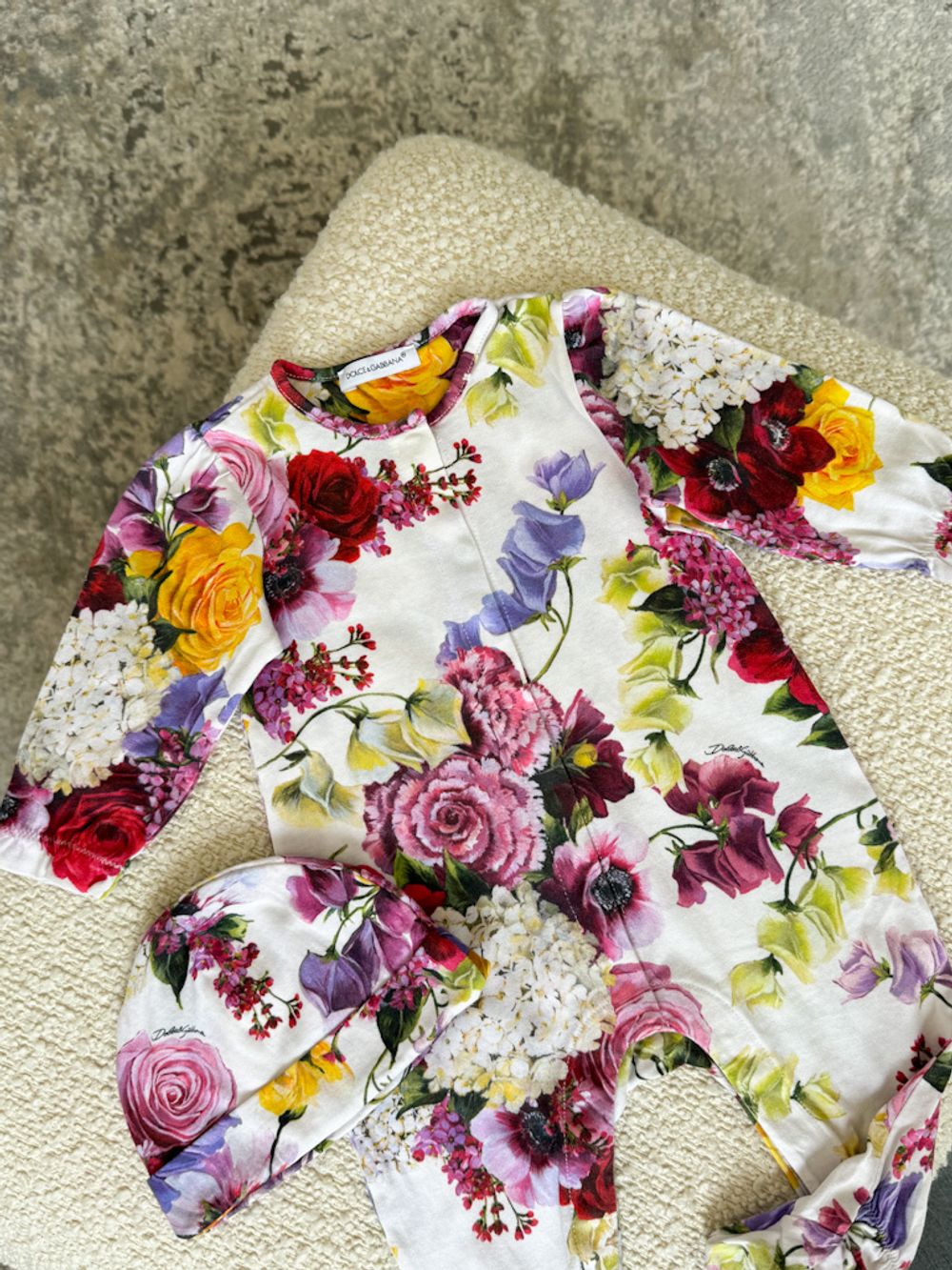 Новый хлопковый комбинезон слип с шапочкой Dolce & Gabbana, 68