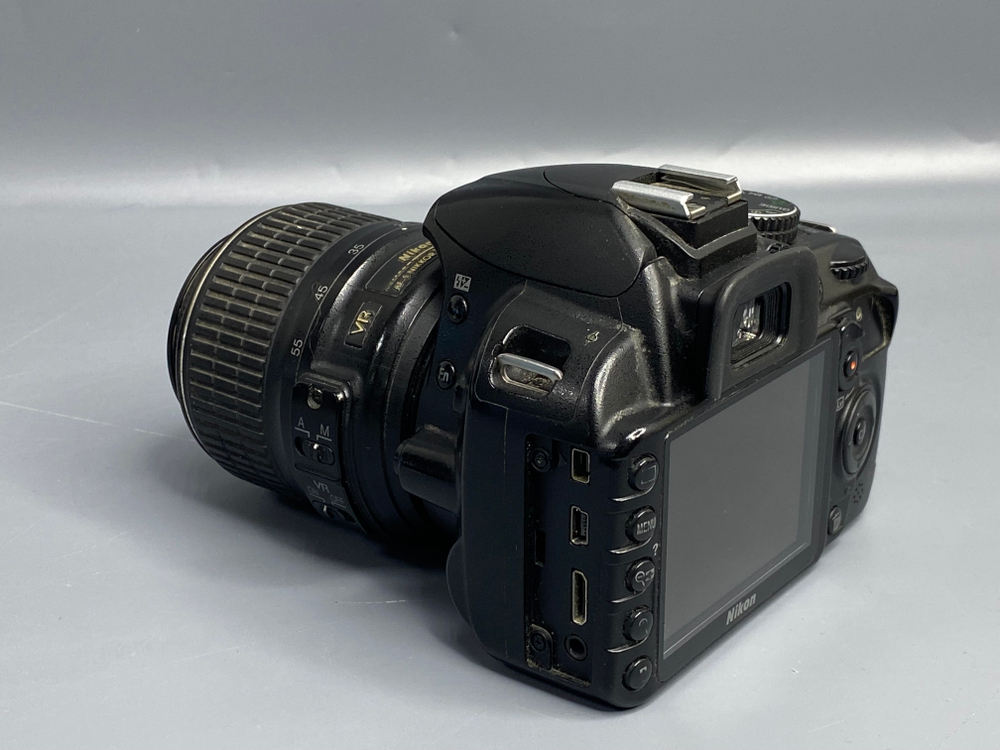 Nikon D3100 Kit 18–55mm — 111 500 кадров
