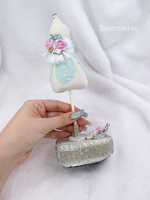 Игольница "Бело-голубой манекен с розами" ручная работа
