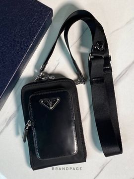 Сумка-кошелёк чёрная от Prada BP5-543933