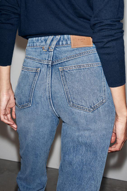 ZARA ДЖИНСЫ Z1975 MOM FIT С ВЫСОКОЙ ПОСАДКОЙ, ВЫЦВЕТШИЙ СИНИЙ