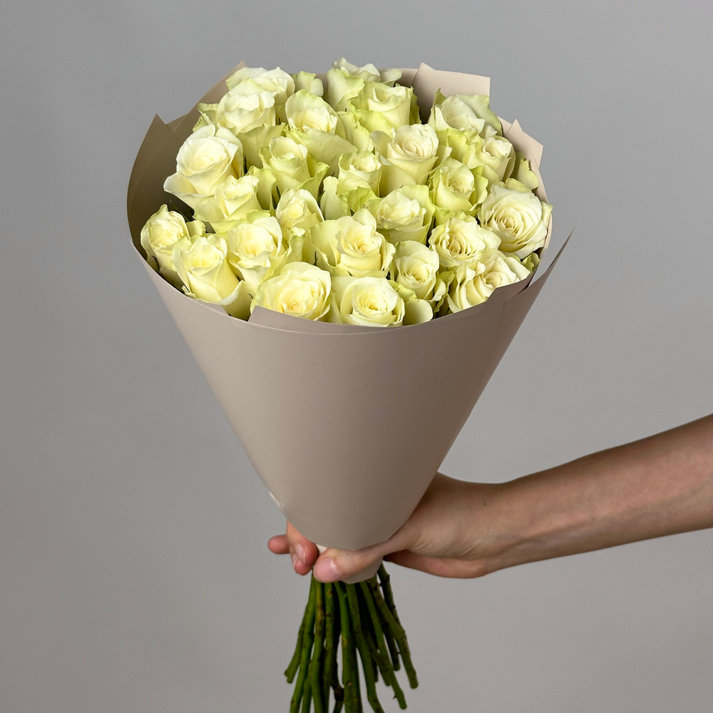 Flower bouquet of 25 white Kenyan roses