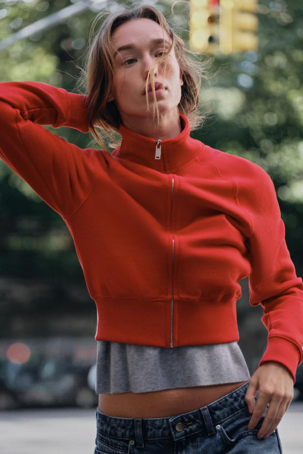 ZARA ТОЛСТОВКА С НАШИВКОЙ НА СПИНЕ, КРАСНЫЙ