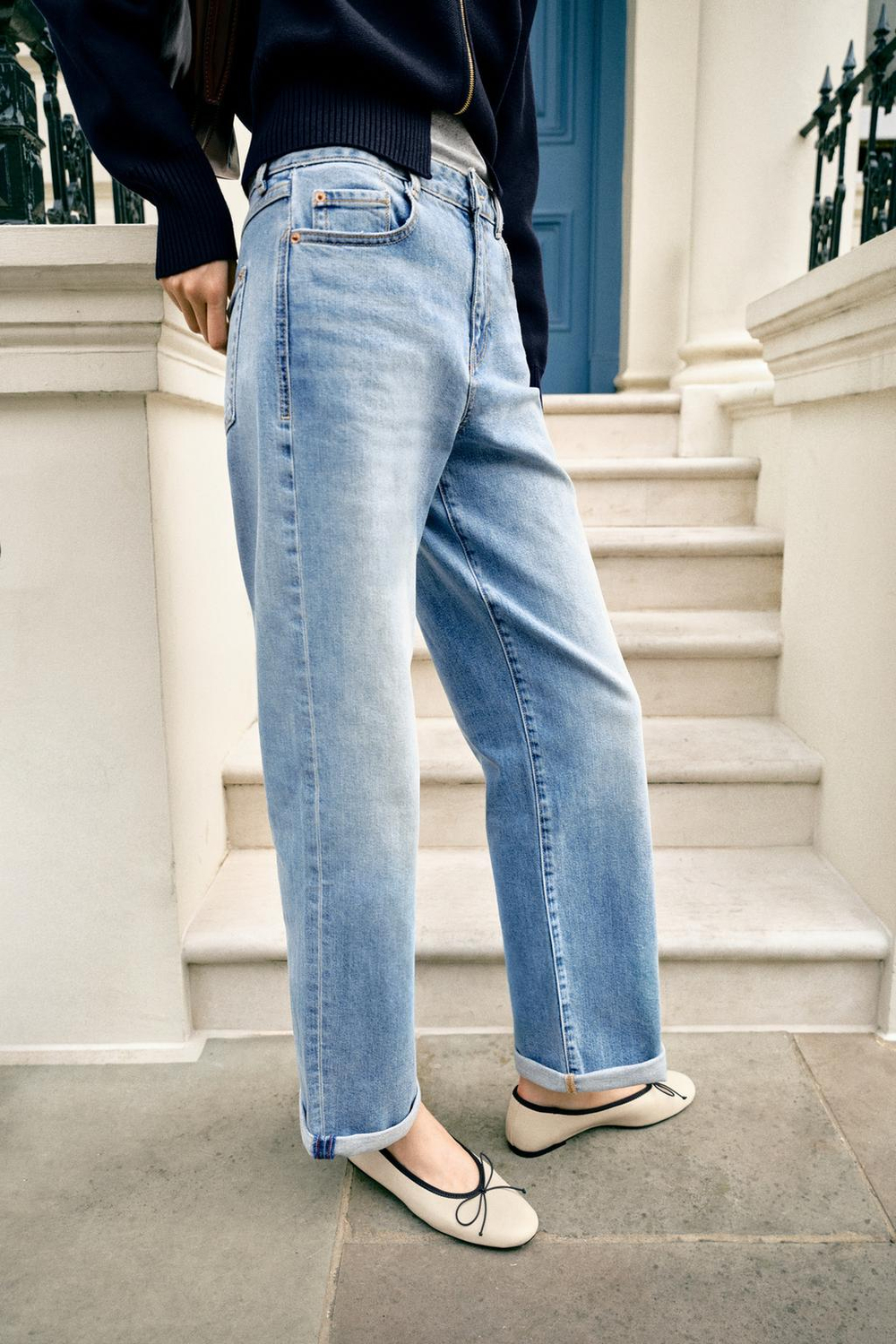 ZARA ДЖИНСЫ Z1975 RELAXED FIT СО СРЕДНЕЙ ПОСАДКОЙ И ОТВОРОТАМИ, ВЫЦВЕТШИЙ СИНИЙ