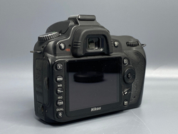 Nikon D90 — не включается