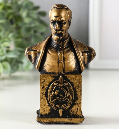 Бюст Дзержинского Ф. Э. гипсовый, 12×7.5×4.5 см.