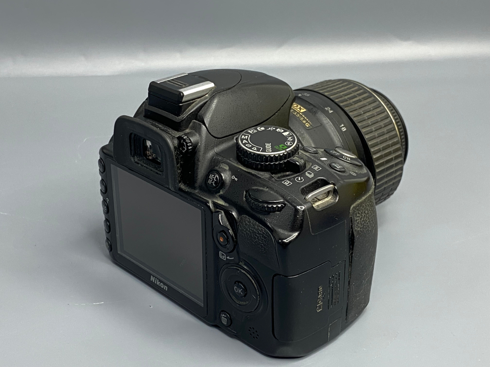 Nikon D3100 Kit 18–55mm — 123 500 кадров