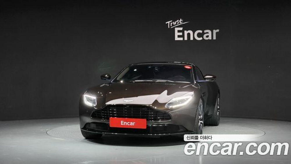 Aston Martin DB11 4.0 V8 — 2020