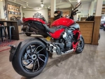 Ducati Diavel V4 (2023) RED новый