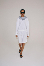 ХЛОПКОВАЯ ФУТБОЛКА С V-ОБРАЗНЫМ ВЫРЕЗОМ — ZARA