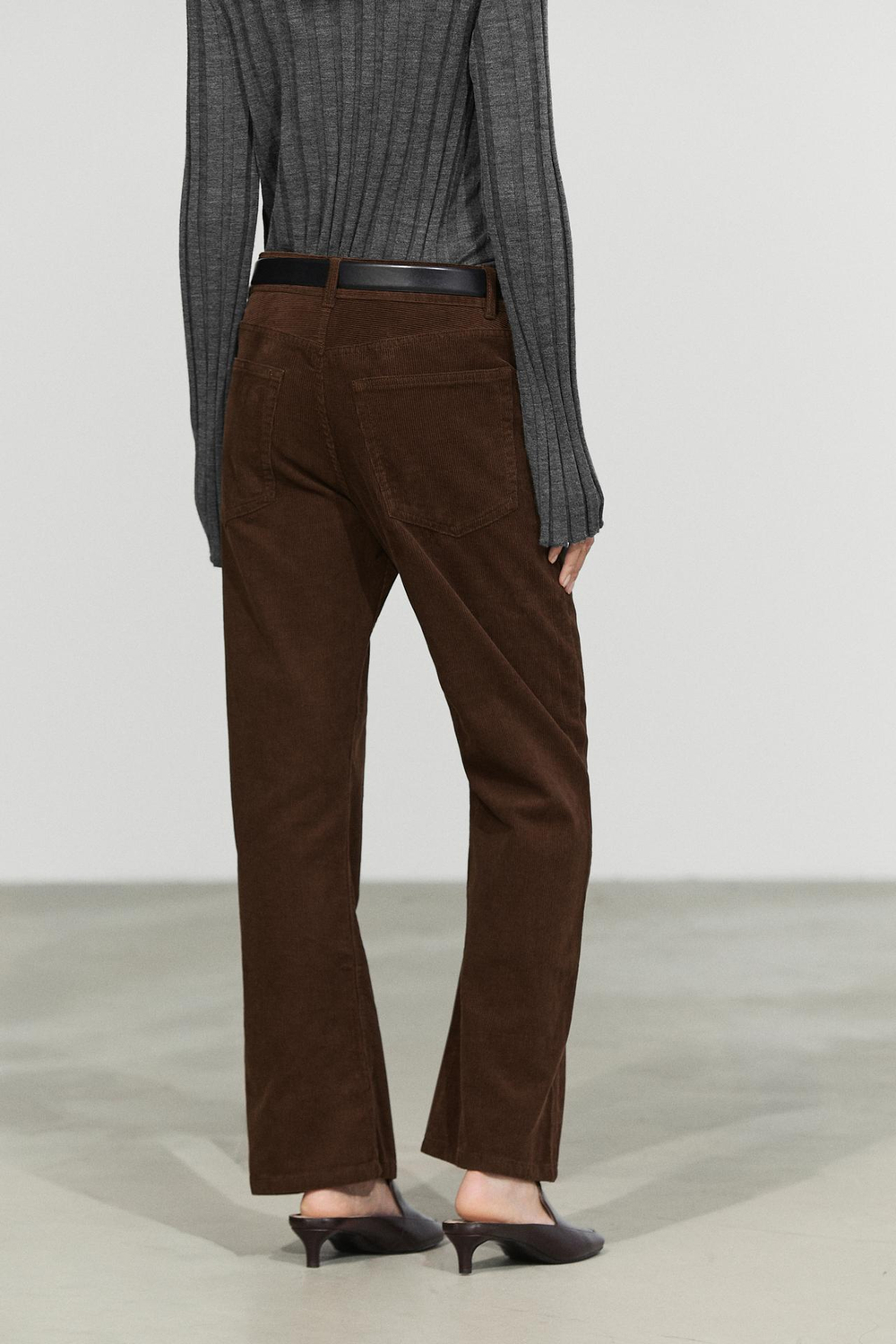 Massimo Dutti Расклешенные брюки из микровельвета, шоколадный
