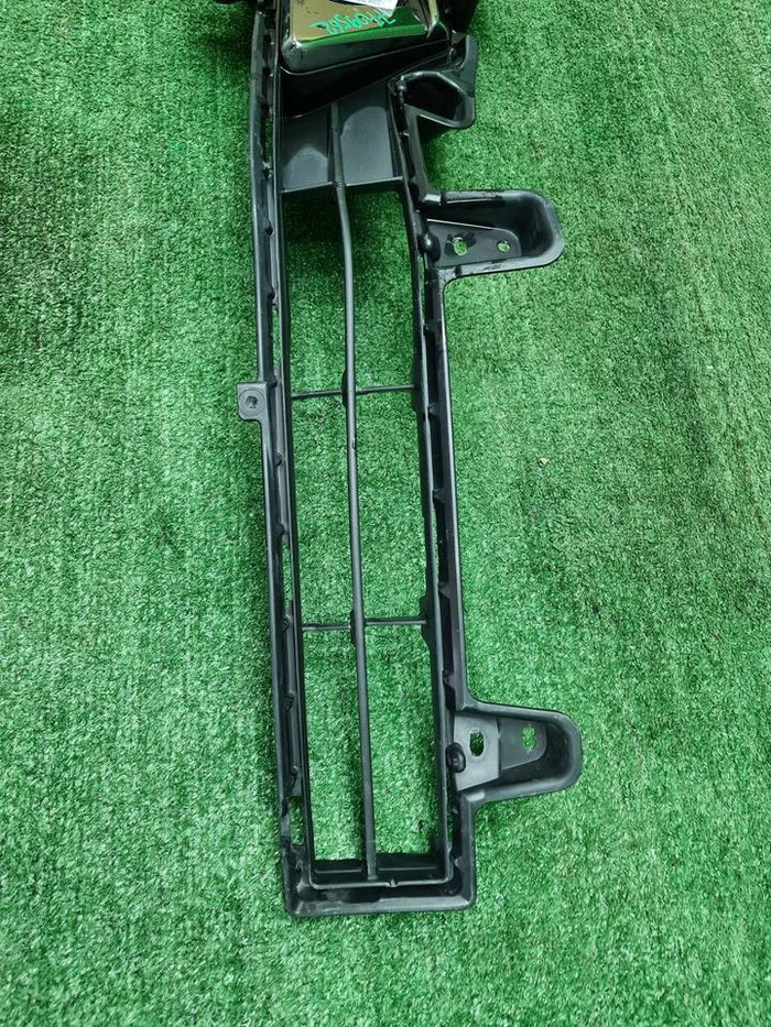 Накладка ПТФ правая Toyota Land Cruiser 200 15-21