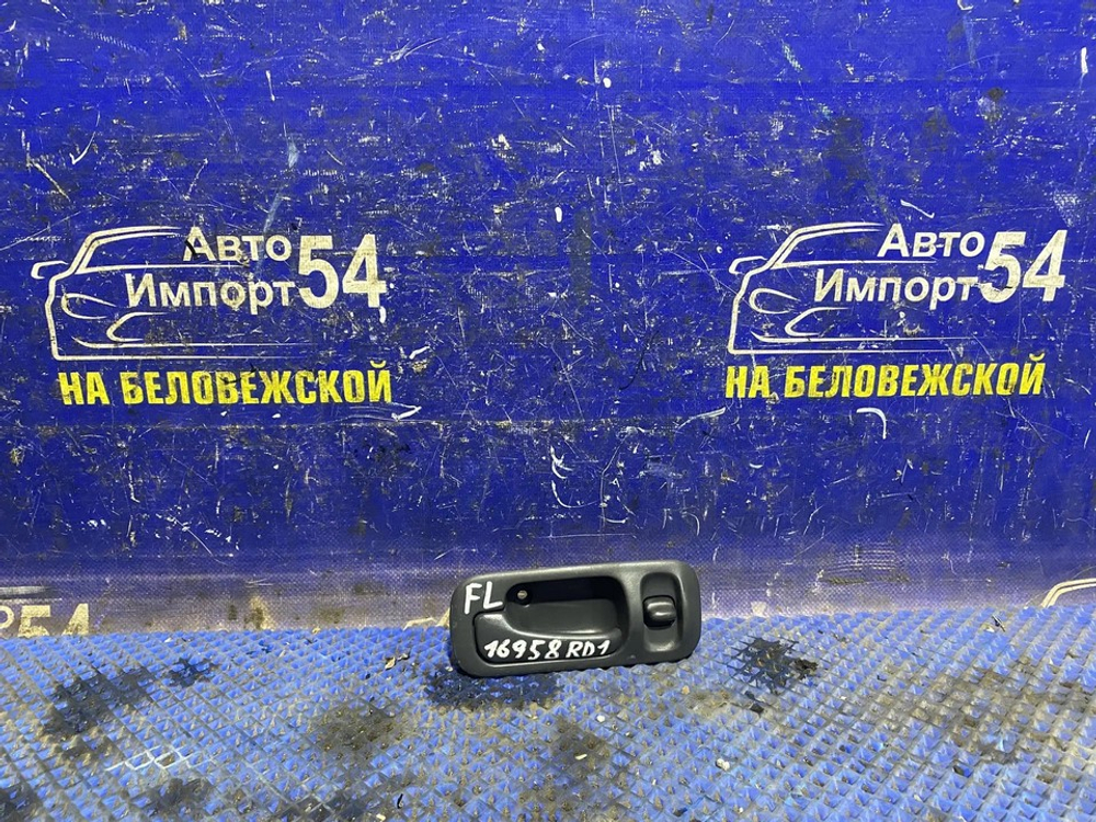 Ручка двери передней левой салонная Honda CR-V 1995-2001