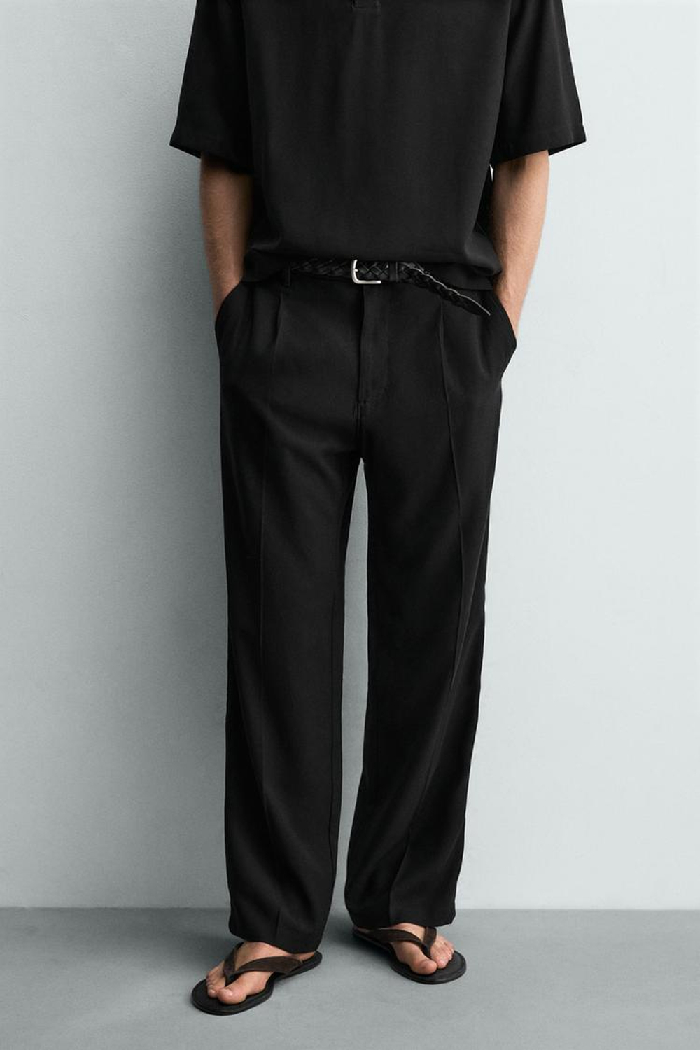 ZARA СТРУЯЩИЕСЯ БРЮКИ RELAXED FIT СО СКЛАДКАМИ, ЧЕРНЫЙ