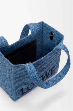 Loewe Средняя сумка-тоут LOEWE Font из рафии, светло-голубой