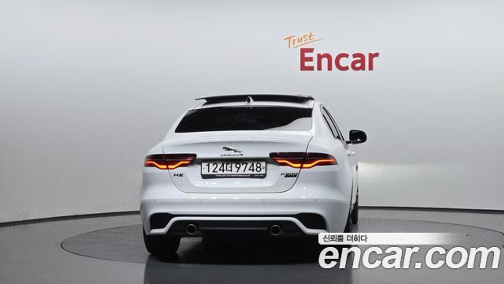 Jaguar XE P300 R- HSE AWD — 2020