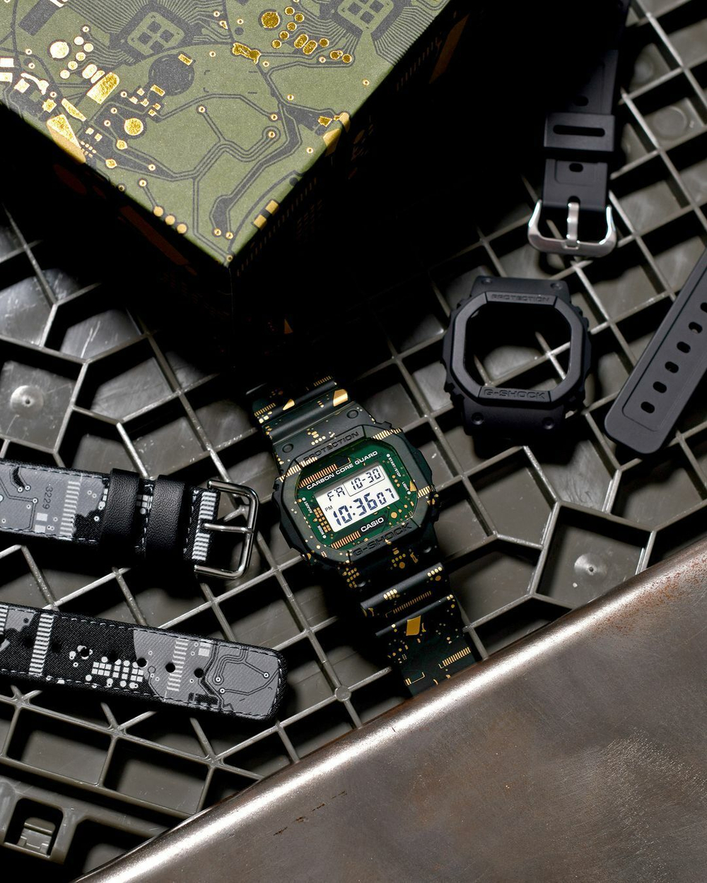 Часы Casio DWE-5600CC-3AER