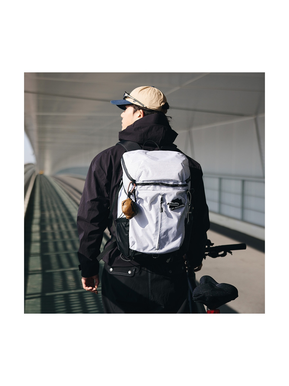 Рюкзак Naturehike CNK2300BB017 Helium 25 л белый с черным