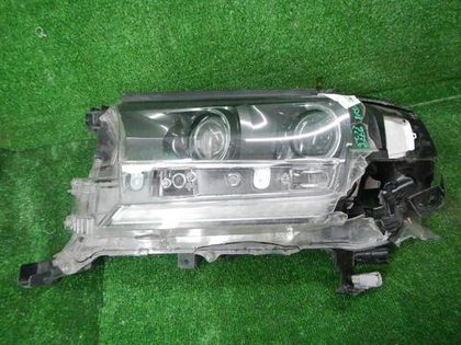 Битая Фара левая Toyota Land Cruiser 200 15-21 LED Black