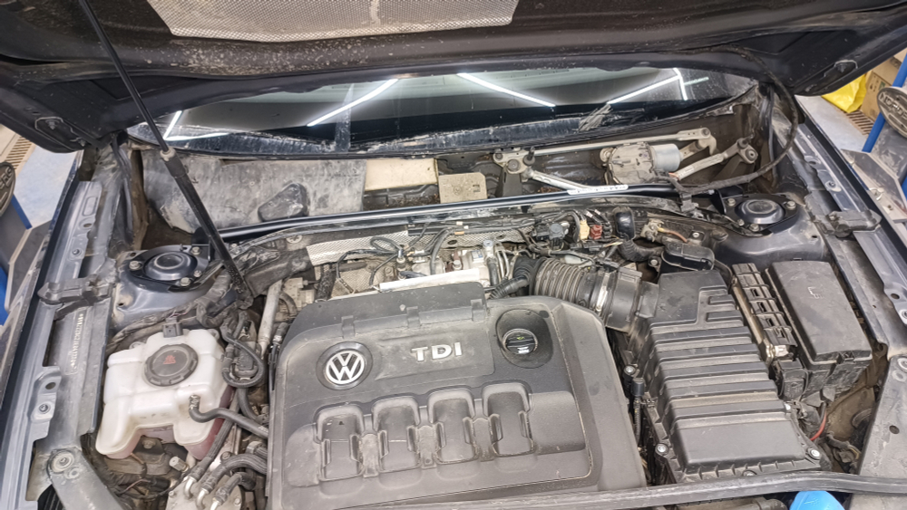 Распорка передних стоек (цельная) Volkswagen Passat B8 (ПОД ЗАКАЗ)