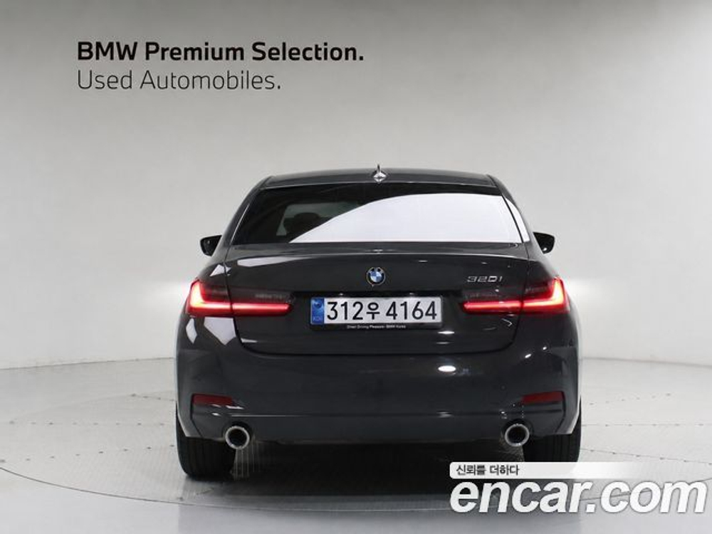 BMW 3-Series 320i — 2025