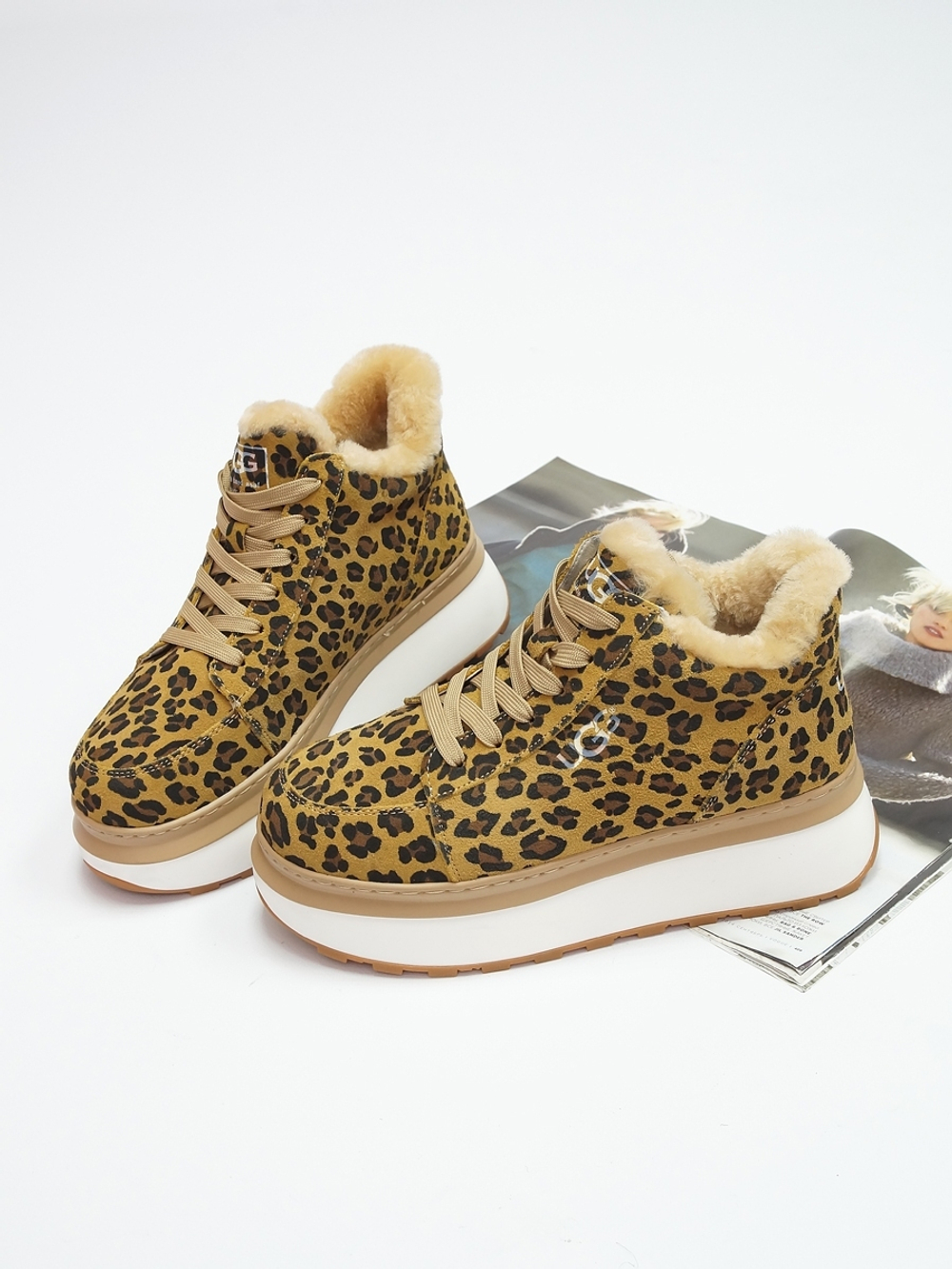 Ботинки женские зимние UGG P0100-1