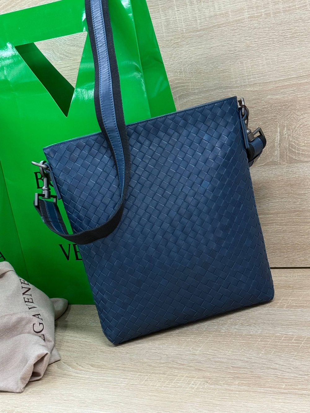 Сумка-мессенджер Bottega Veneta