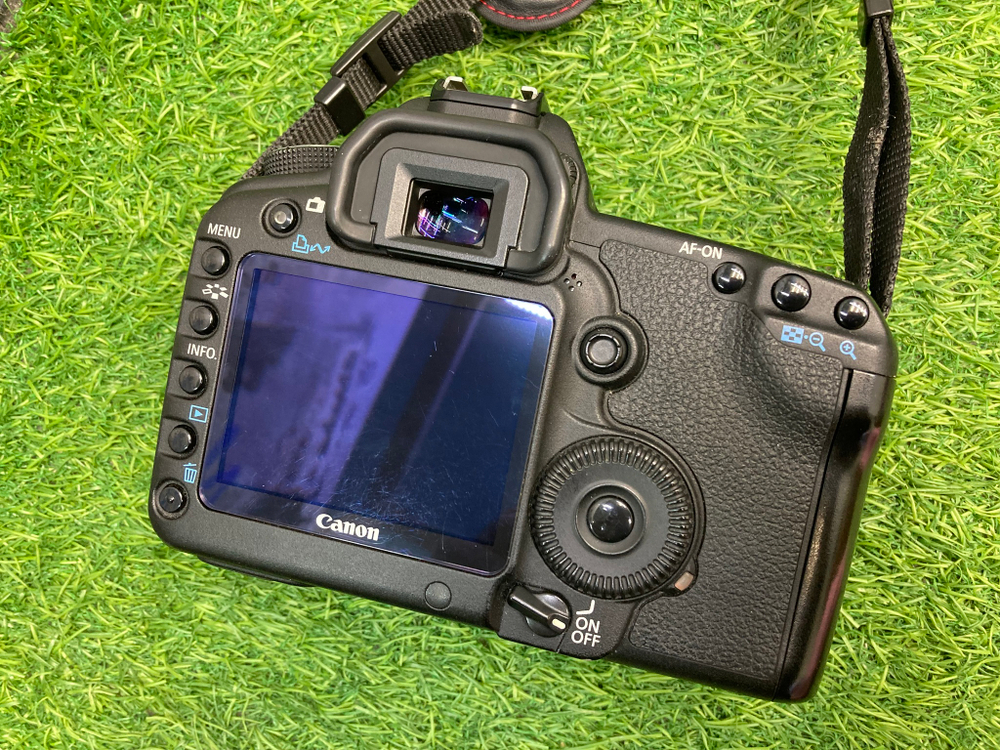 Canon EOS 5D Mark II 26.900 кадров