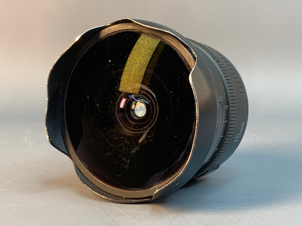 Canon EF 15mm 2.8 Fisheye царапины на линзе