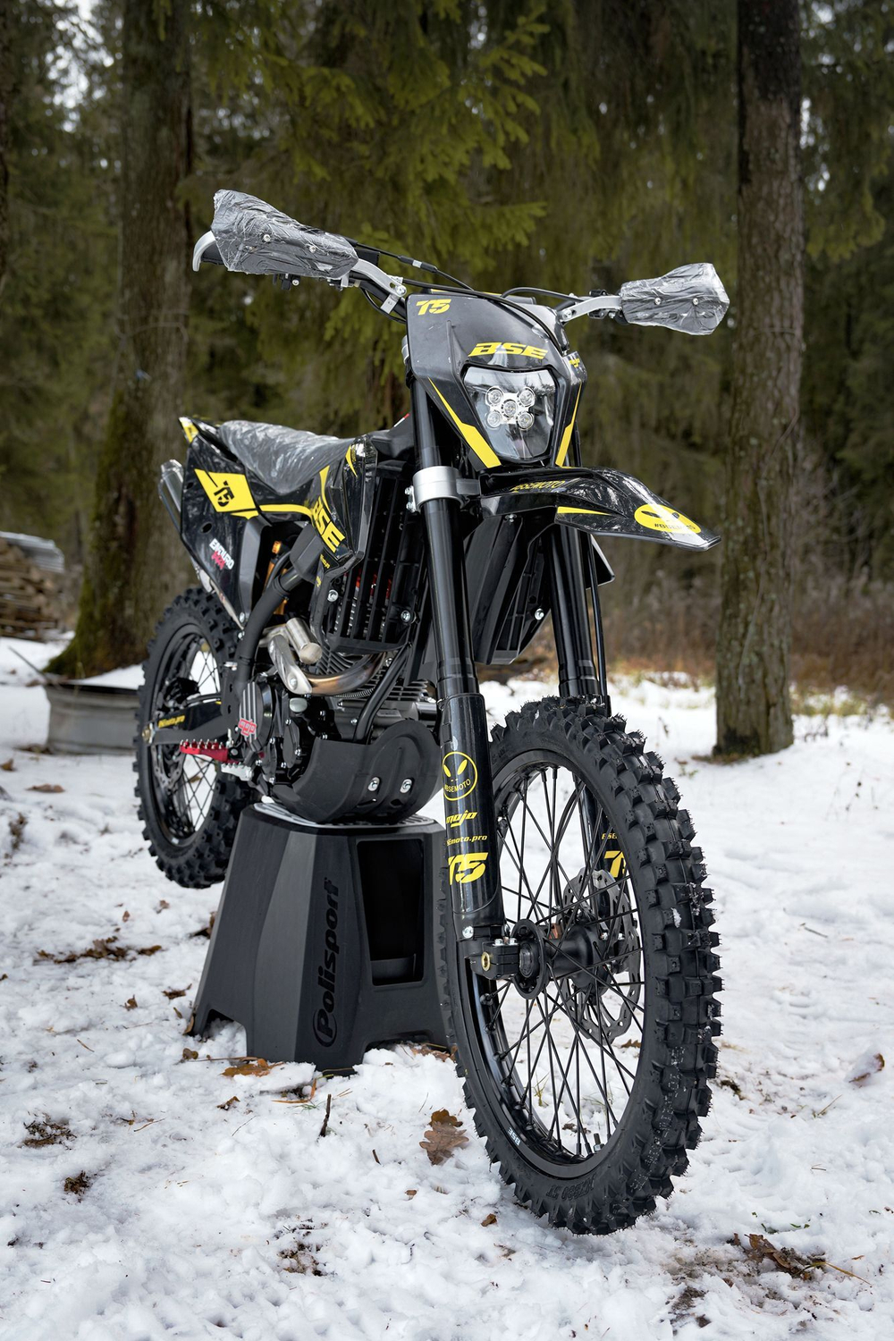 T5 Black Twister