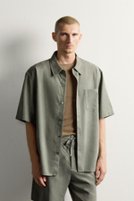 РУБАШКА RELAXED FIT ИЗ СТРУЯЩЕЙСЯ ТКАНИ — ZARA · 3715/222