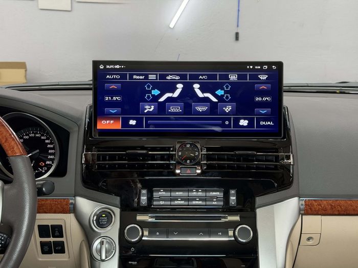 Магнитола для Toyota Land Cruiser 200 2007-2009 - RDL монитор 15.6" на Android 13, Быстрая, CarPlay, 4G SIM-слот