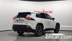 Toyota RAV4 2.5 2WD Hybrid XLE — 2024