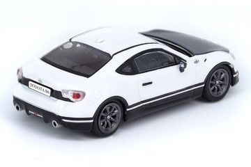 Коллекционная модель Toyota 86 White Customize Retro Livery W/ Extra Wheels and Extra Decals