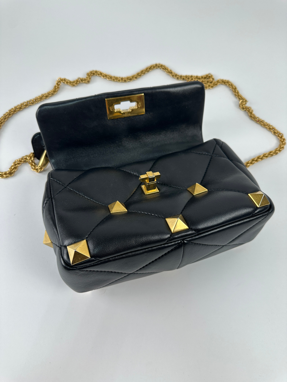 Сумка Valentino Garavani Roman Stud