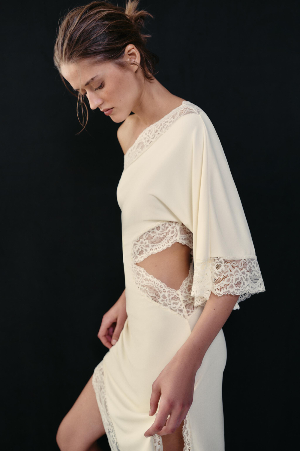 АСИММЕТРИЧНОЕ КРУЖЕВНОЕ ПЛАТЬЕ — ZARA