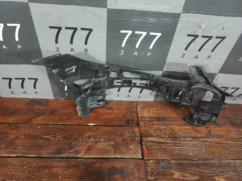 Кронштейн переднего бампера Mercedes C (W205) 14-18 Б/У Оригинал A2058853165