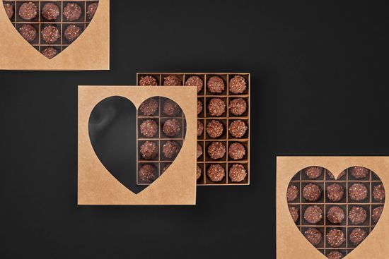 Упаковка с окном для 25 конфет. Сердце