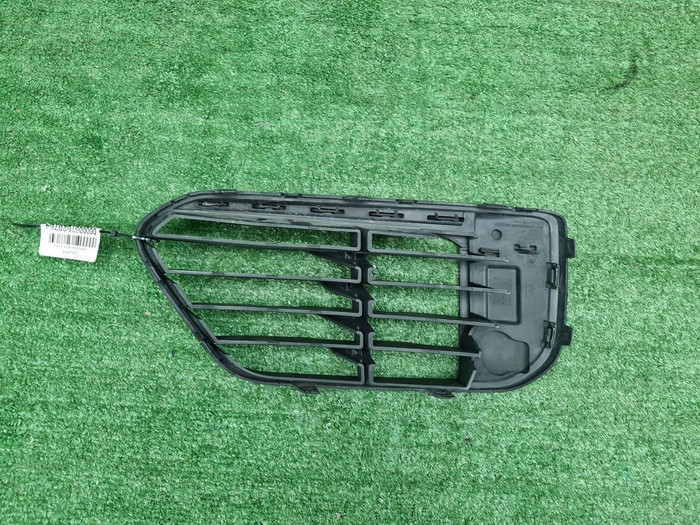 Решетка переднего бампера правая BMW X1 F48 15-19